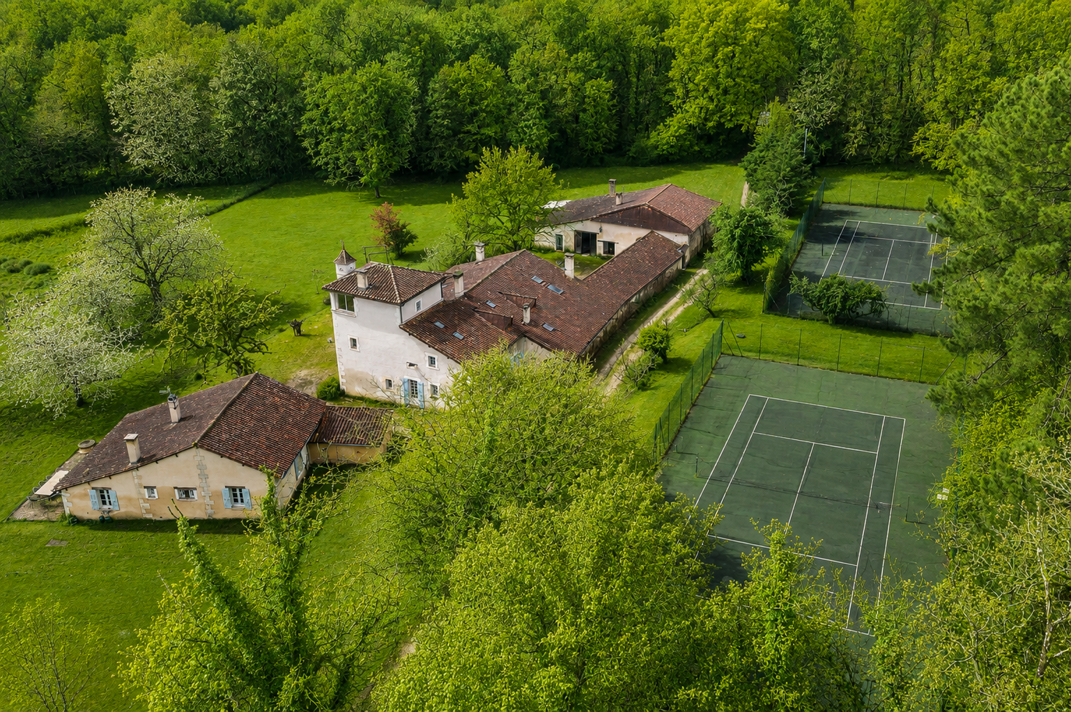 house 23 Rooms for sale on ST ASTIER (24110)