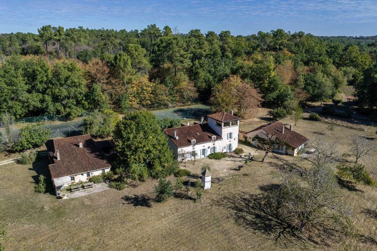house 23 Rooms for sale on ST ASTIER (24110)