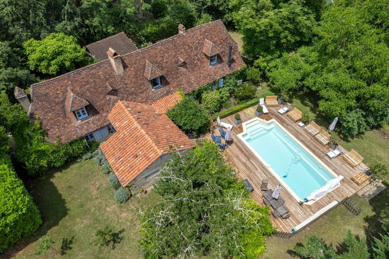 house 8 Rooms for sale on LE BUGUE (24260)