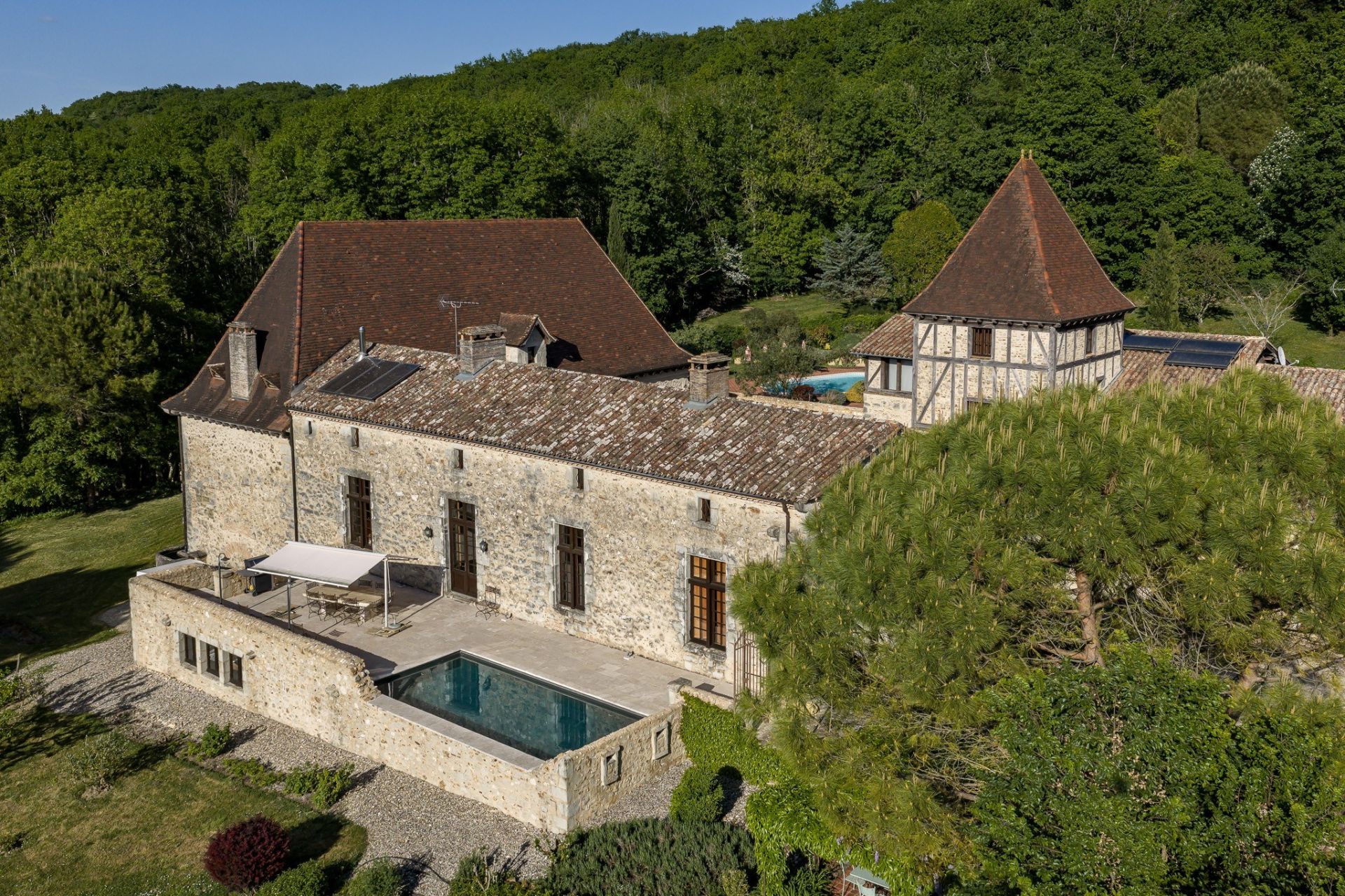 house 28 Rooms for sale on VILLENEUVE SUR LOT (47300)