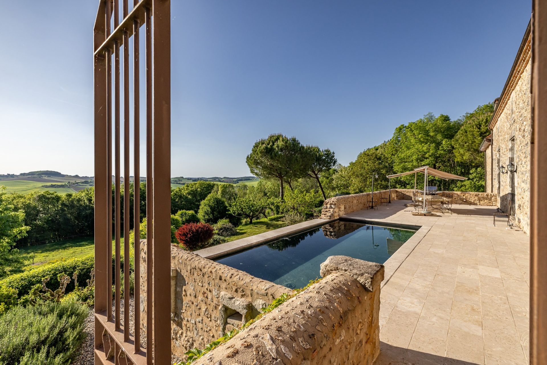 house 28 Rooms for sale on VILLENEUVE SUR LOT (47300)