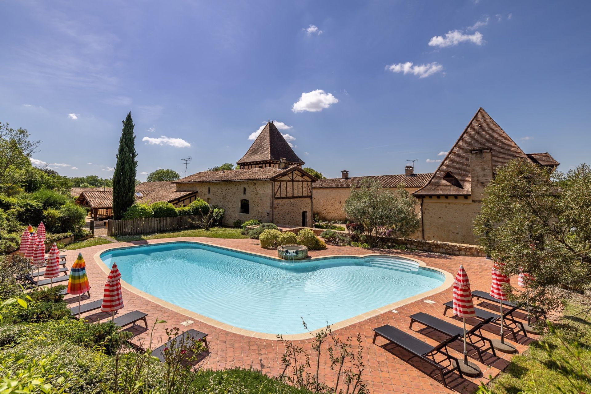house 28 Rooms for sale on VILLENEUVE SUR LOT (47300)