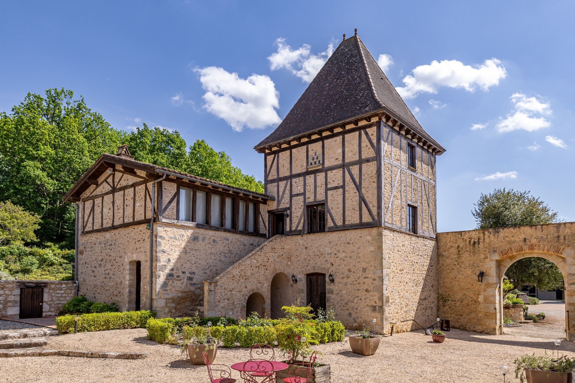 house 28 Rooms for sale on VILLENEUVE SUR LOT (47300)