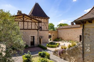 house 28 Rooms for sale on VILLENEUVE SUR LOT (47300)