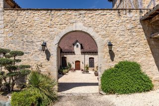 house 28 Rooms for sale on VILLENEUVE SUR LOT (47300)