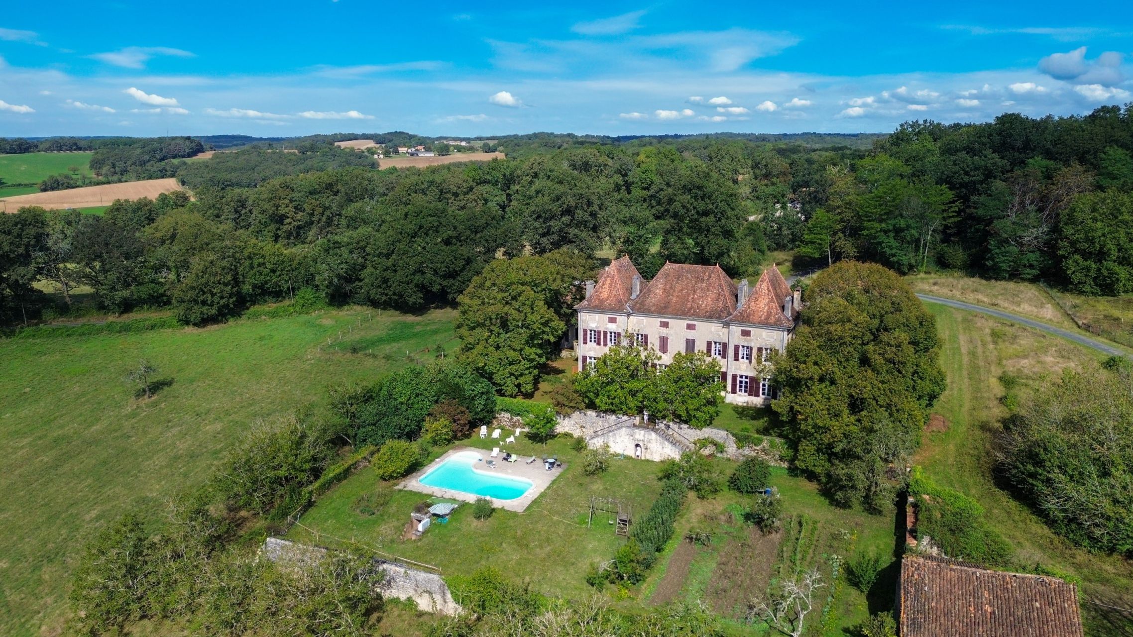 maison 18 Pièces en vente sur VARAIGNES (24360)