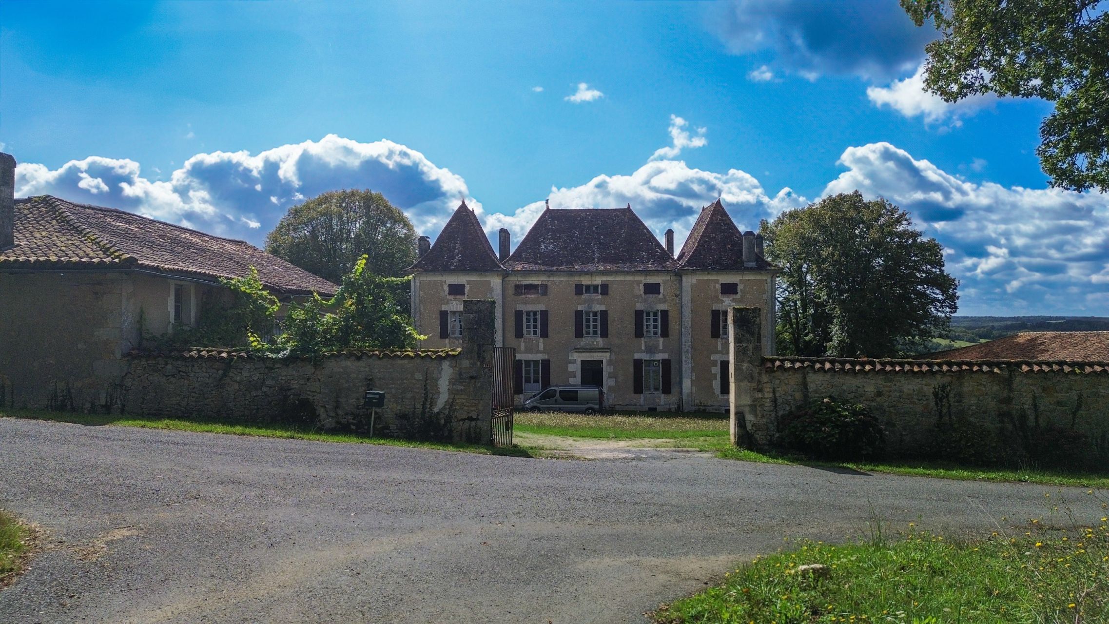 maison 18 Pièces en vente sur VARAIGNES (24360)