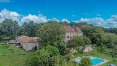 maison 18 Pièces en vente sur VARAIGNES (24360)