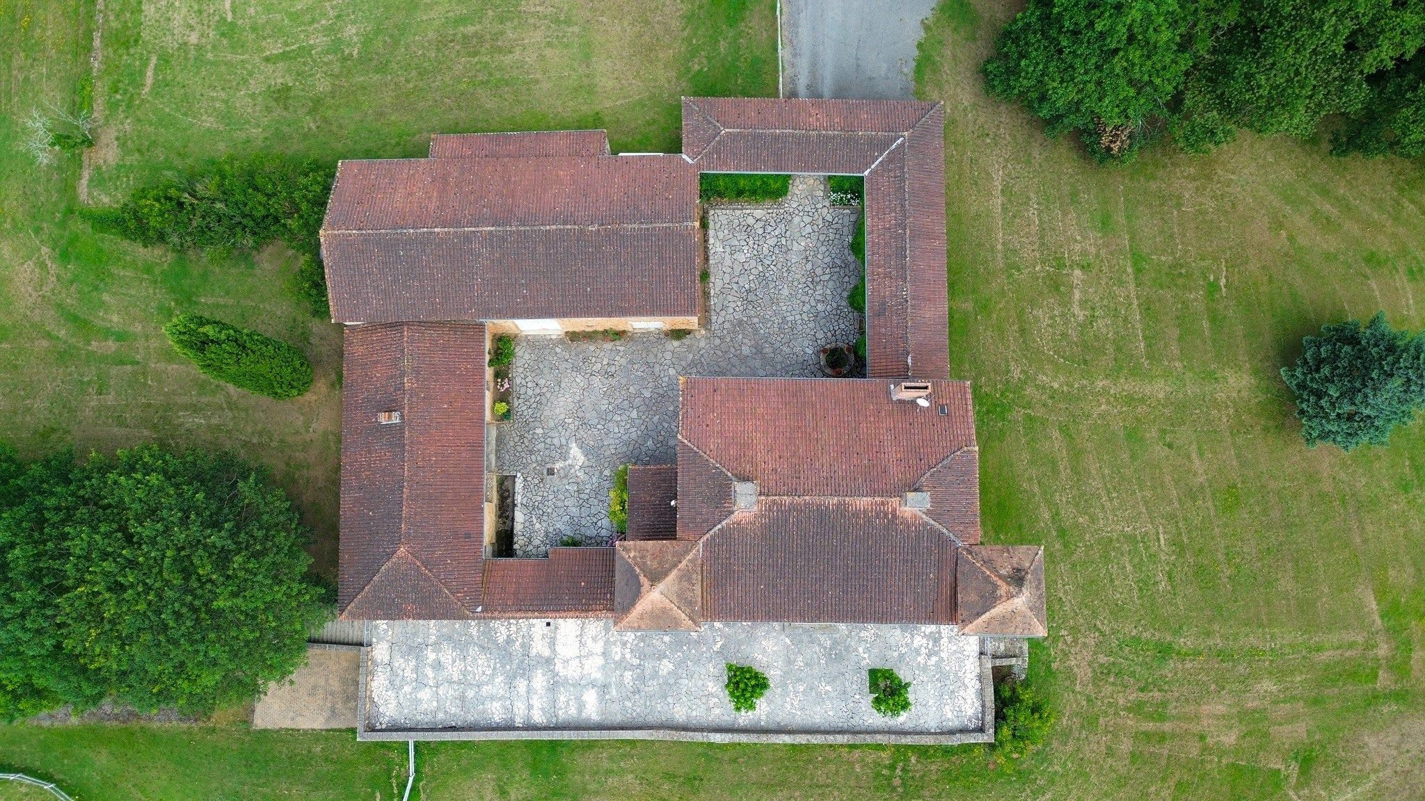 house 10 Rooms for sale on CONDEZAYGUES (47500)