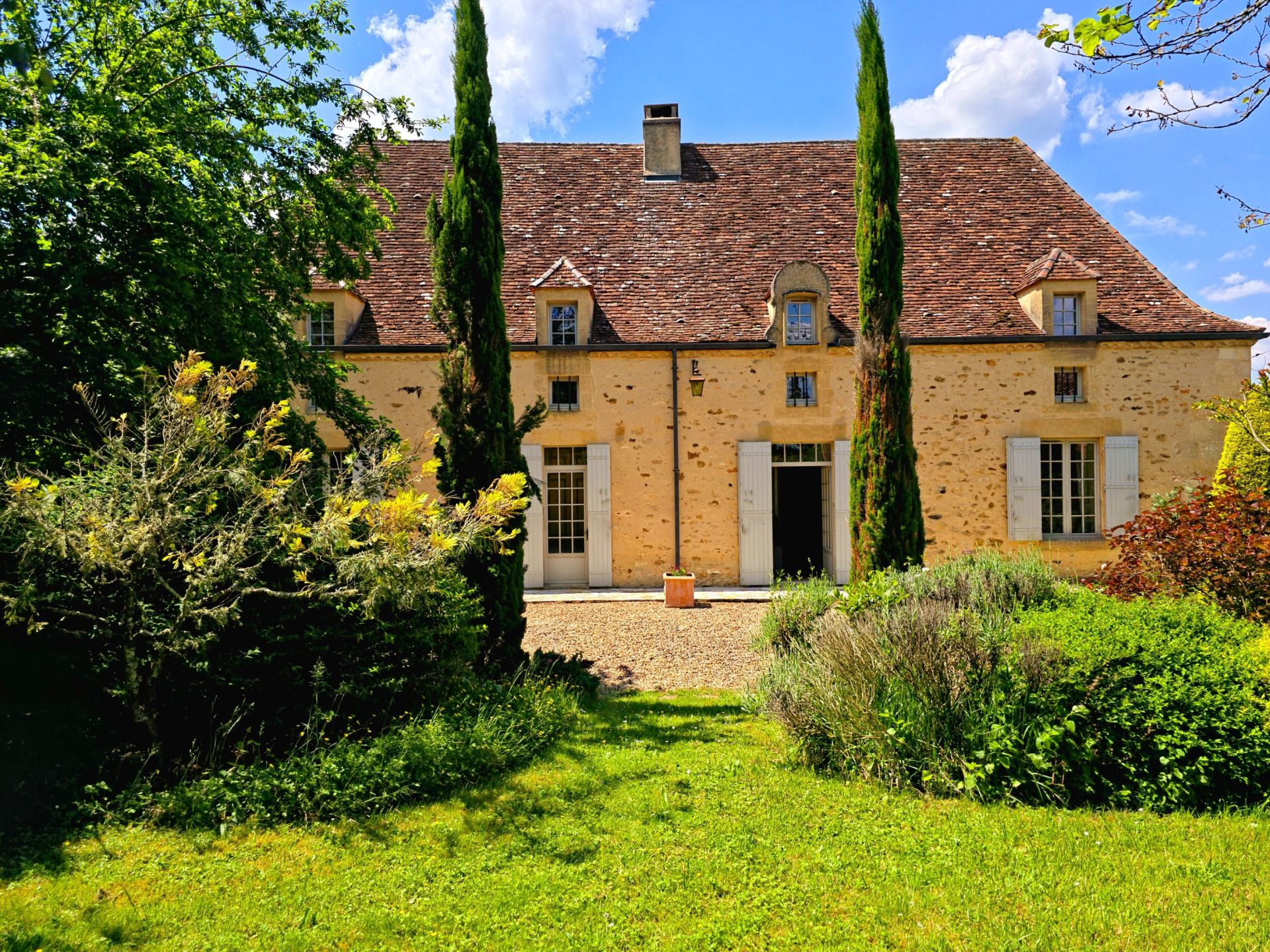 house 8 Rooms for sale on LE BUGUE (24260)