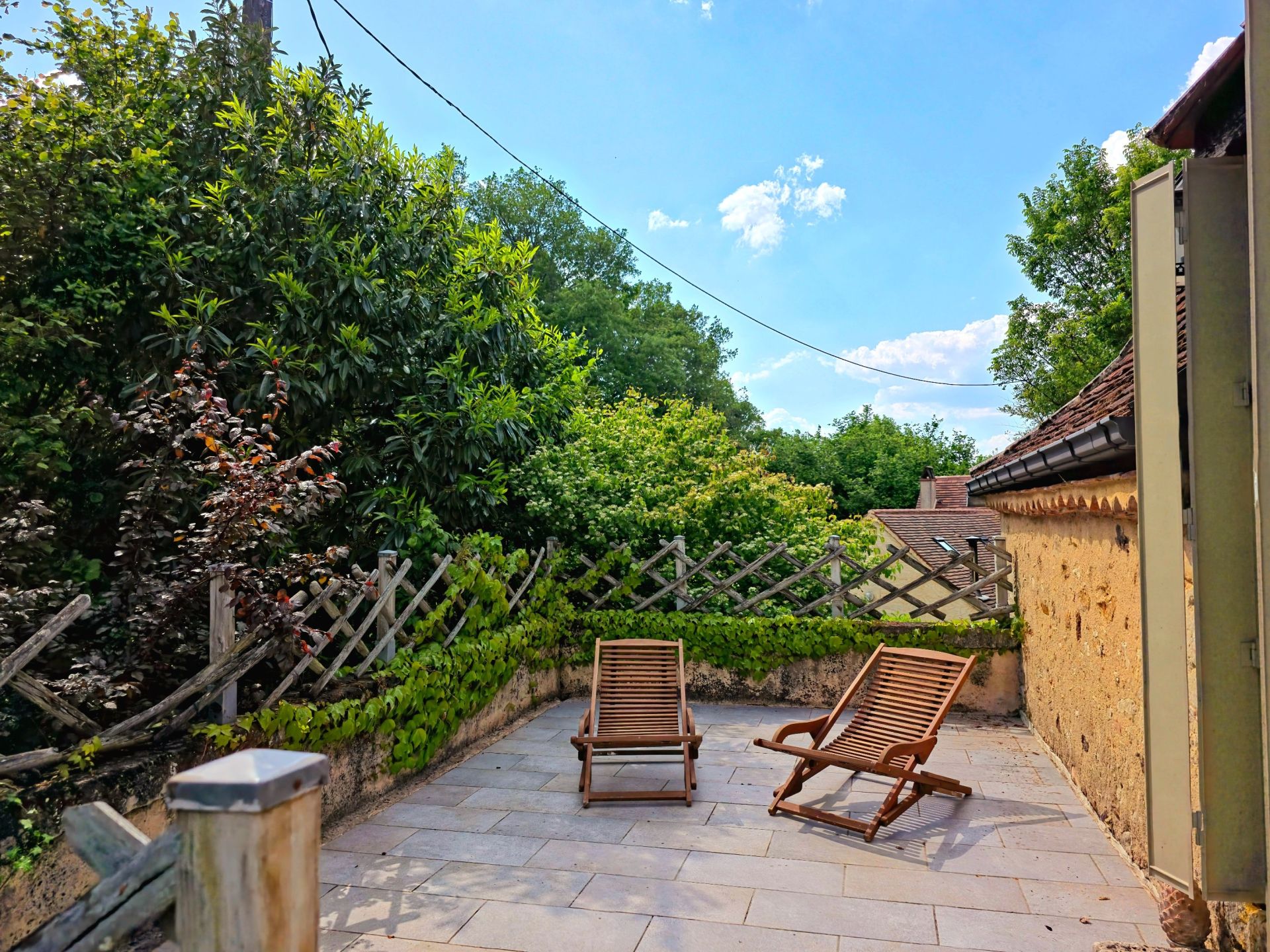 house 8 Rooms for sale on LE BUGUE (24260)