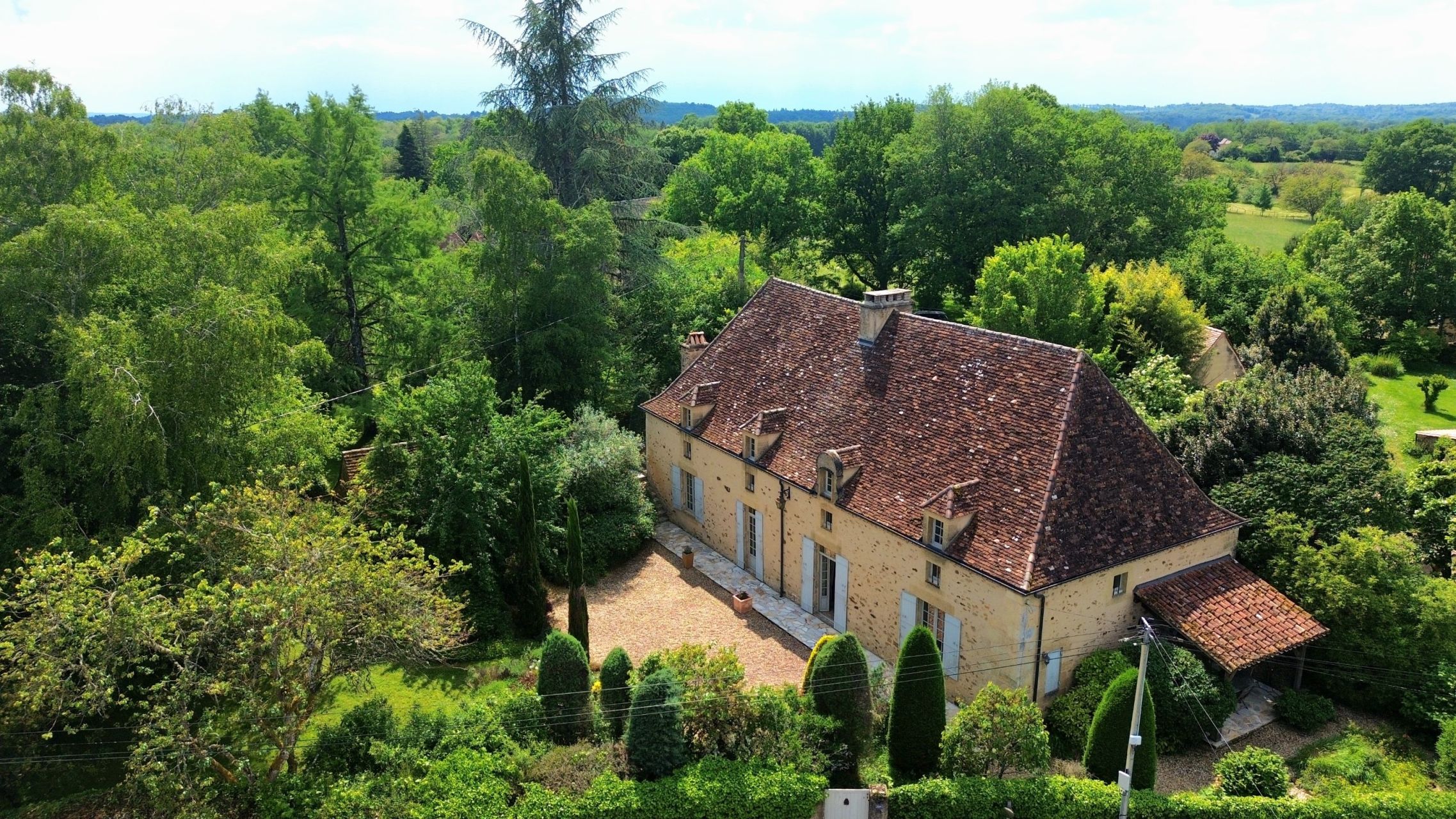 house 8 Rooms for sale on LE BUGUE (24260)