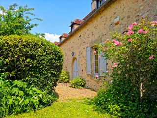 house 8 Rooms for sale on LE BUGUE (24260)