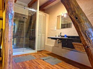 house 8 Rooms for sale on LE BUGUE (24260)