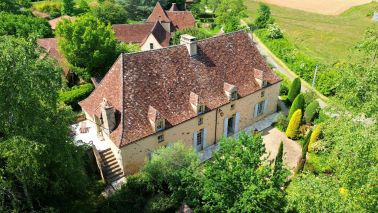 house 8 Rooms for sale on LE BUGUE (24260)