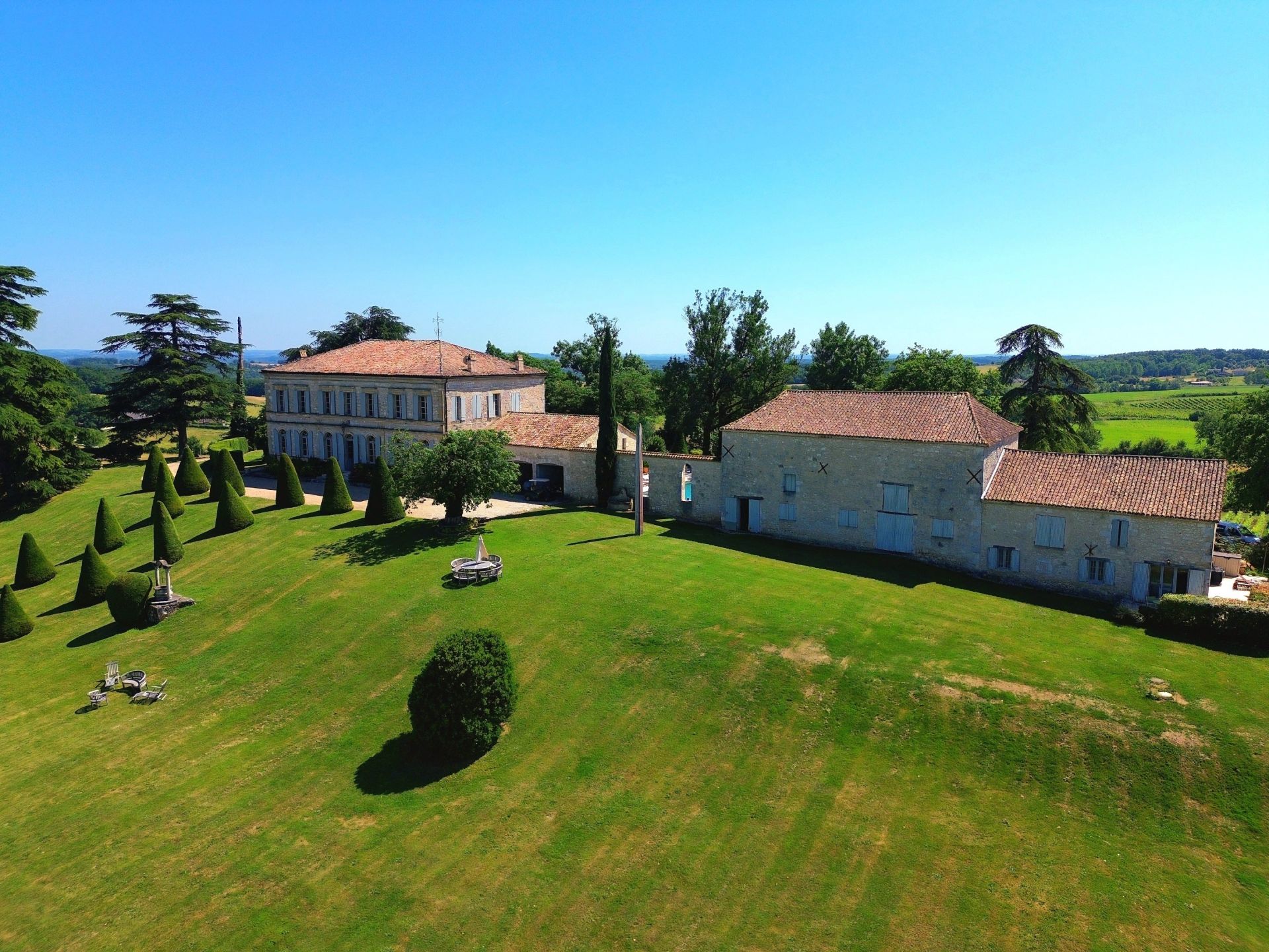 house 30 Rooms for sale on BERGERAC (24100)