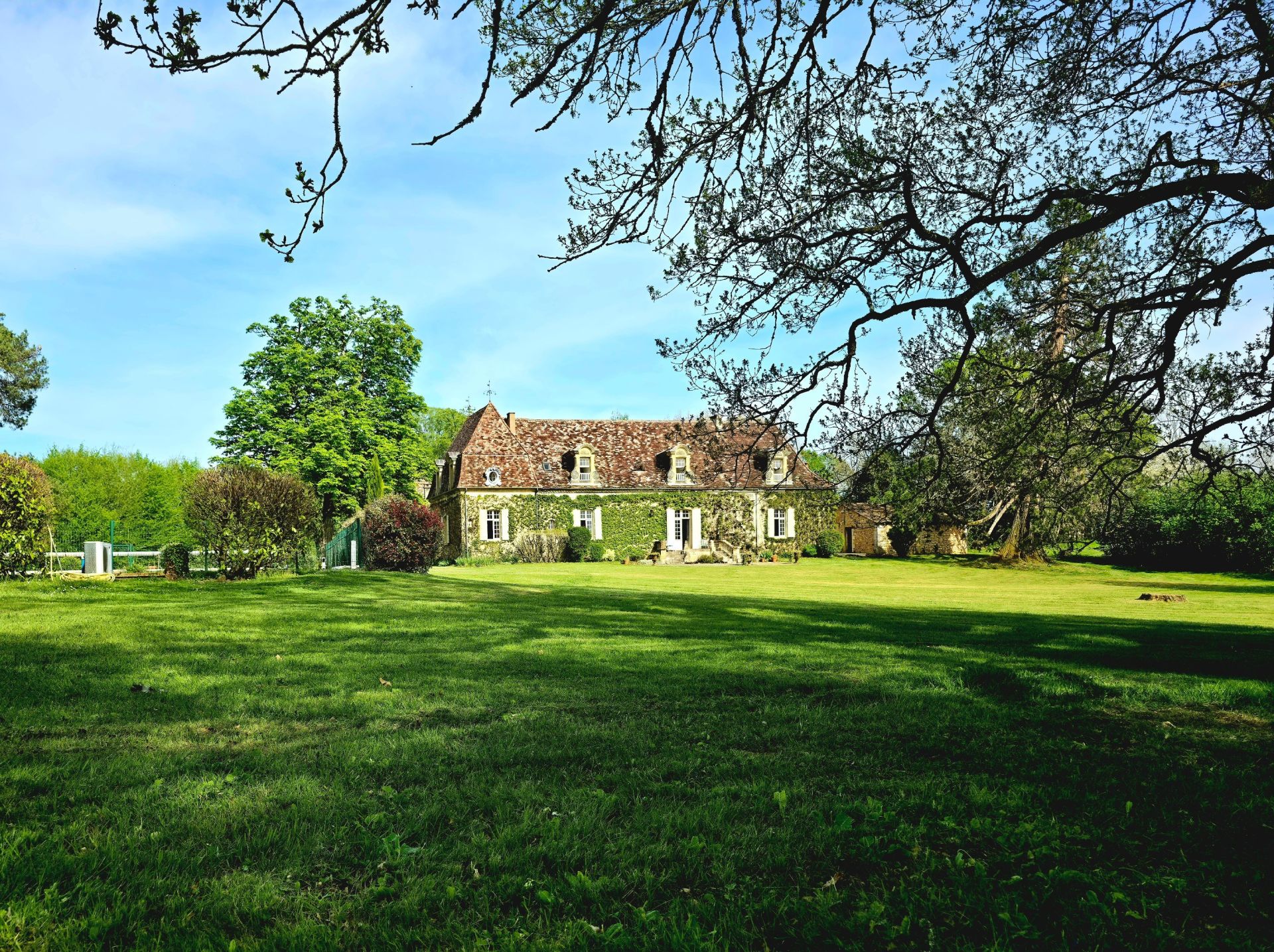 maison 15 Pièces en vente sur STE ALVERE ST LAURENT LES BATONS (24510)