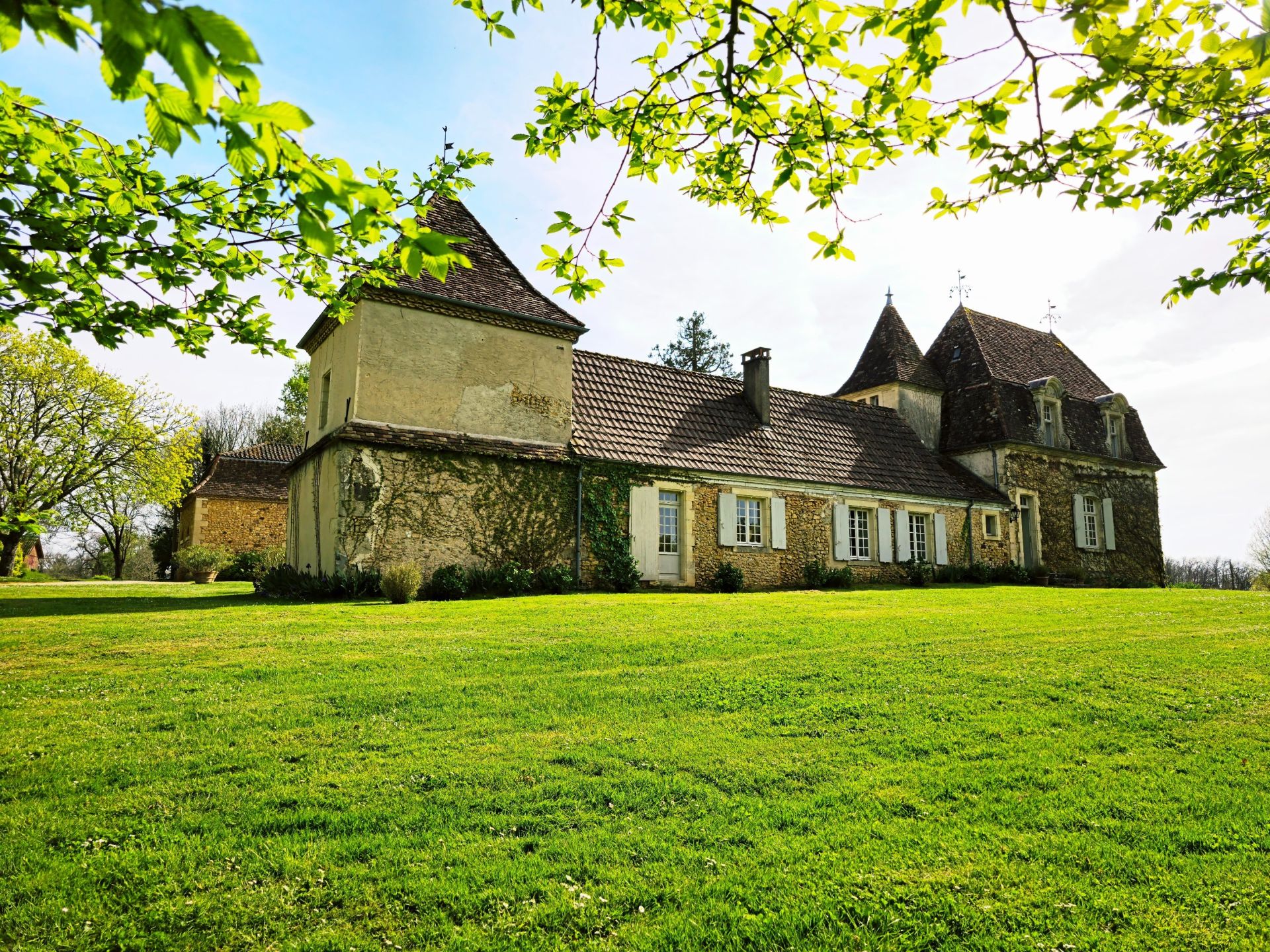 maison 15 Pièces en vente sur STE ALVERE ST LAURENT LES BATONS (24510)