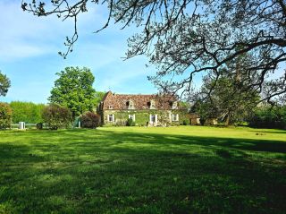 maison 15 Pièces en vente sur STE ALVERE ST LAURENT LES BATONS (24510)