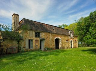 house 15 Rooms for sale on STE ALVERE ST LAURENT LES BATONS (24510)