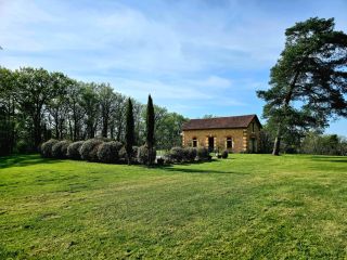 house 15 Rooms for sale on STE ALVERE ST LAURENT LES BATONS (24510)