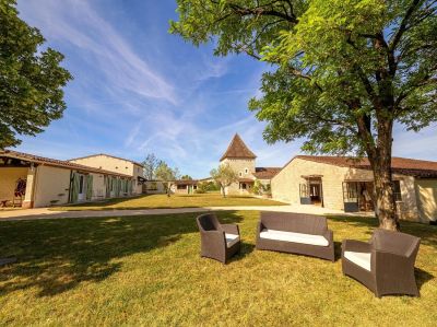 Sale House Fumel 20 Rooms 735 m²