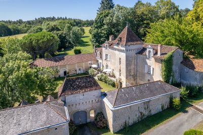 Vente Château Périgueux 25&nbsp;Pièces 854&nbsp;m²