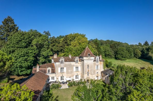 Vente Château Périgueux 25&nbsp;Pièces 854&nbsp;m²