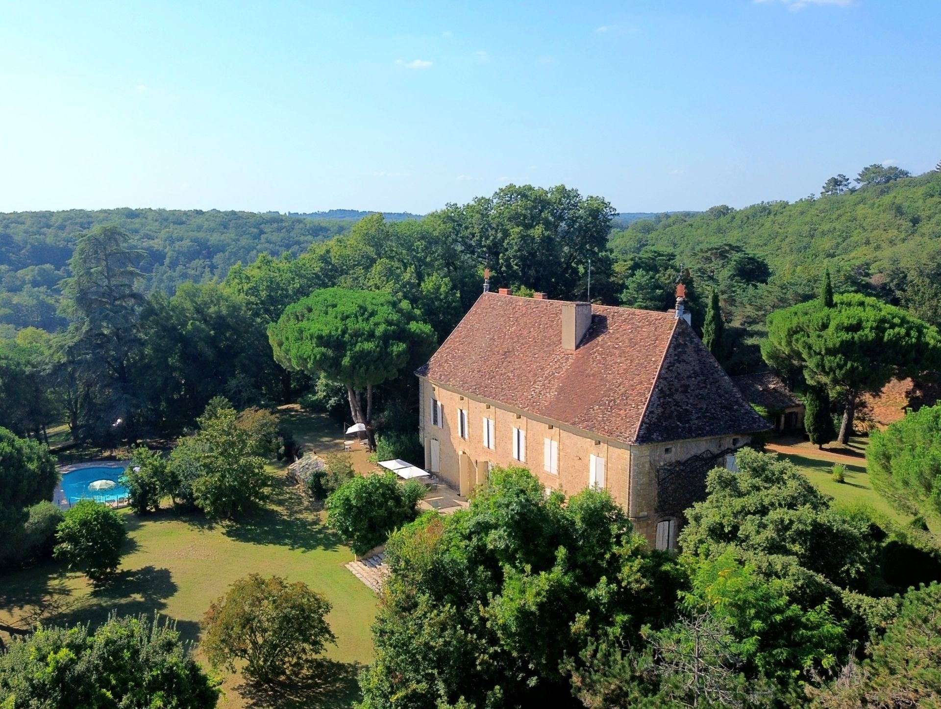 maison 15 Pièces en vente sur STE ALVERE ST LAURENT LES BATONS (24510)