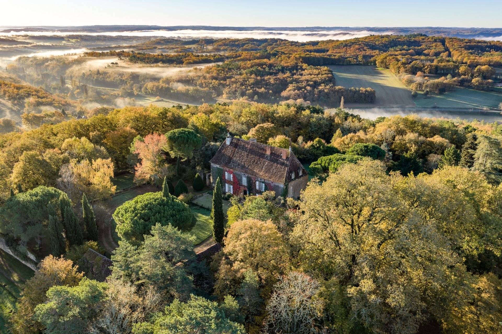 house 15 Rooms for sale on STE ALVERE ST LAURENT LES BATONS (24510)