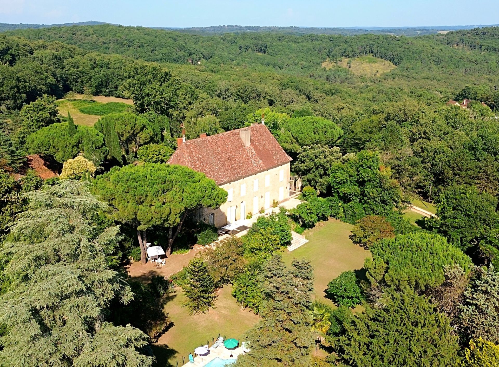 maison 15 Pièces en vente sur STE ALVERE ST LAURENT LES BATONS (24510)