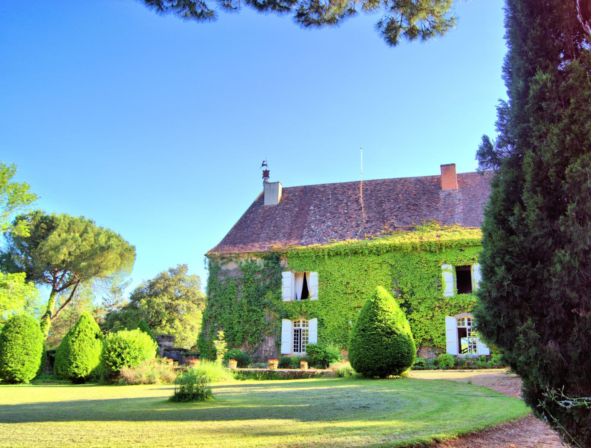 maison 15 Pièces en vente sur STE ALVERE ST LAURENT LES BATONS (24510)