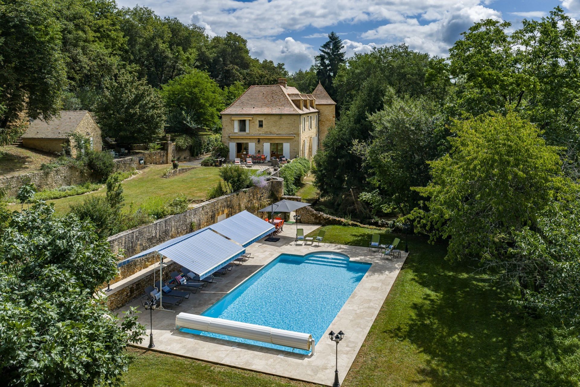house 12 Rooms for sale on BEYNAC ET CAZENAC (24220)
