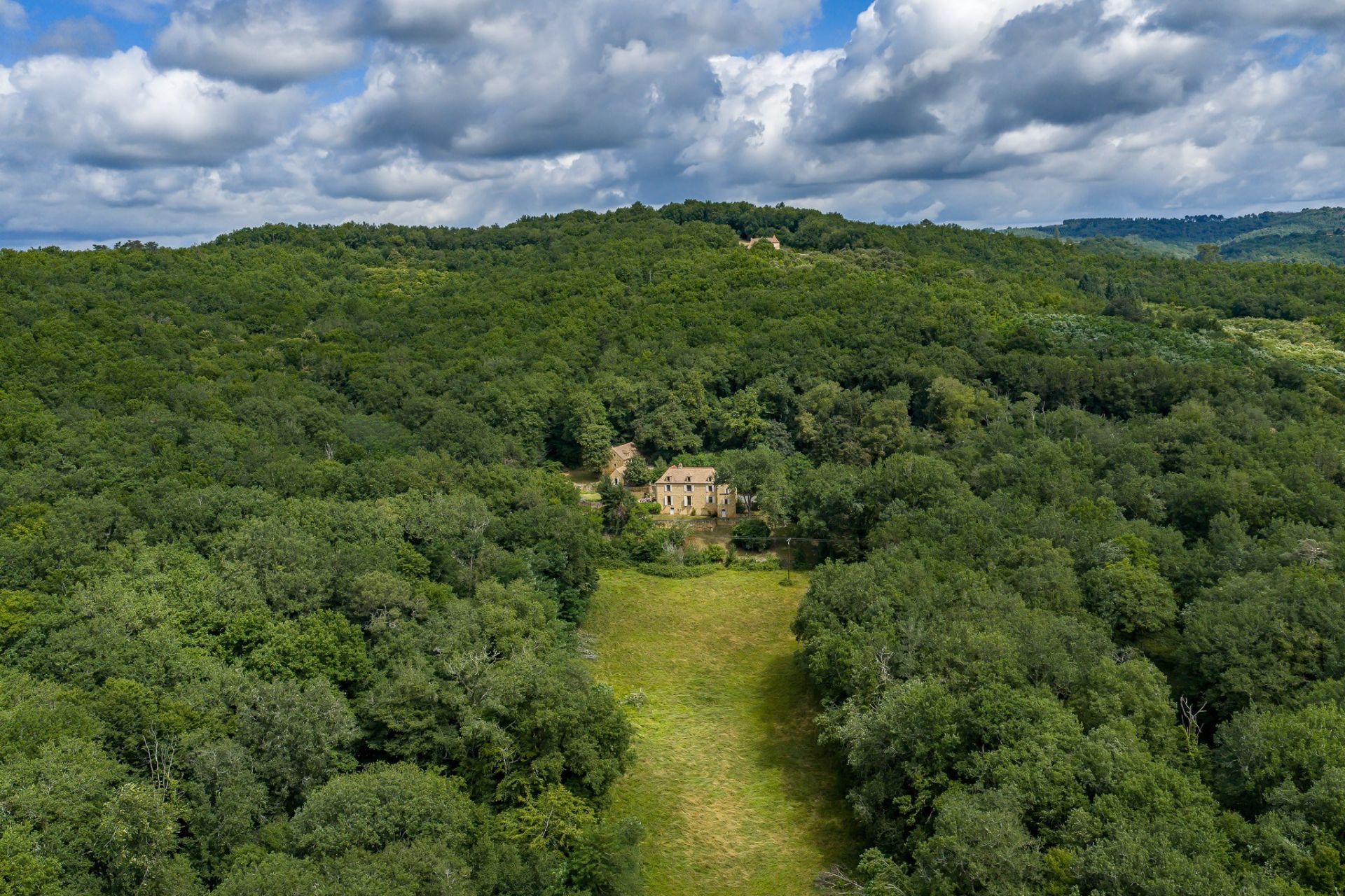 maison 12 Pièces en vente sur BEYNAC ET CAZENAC (24220)
