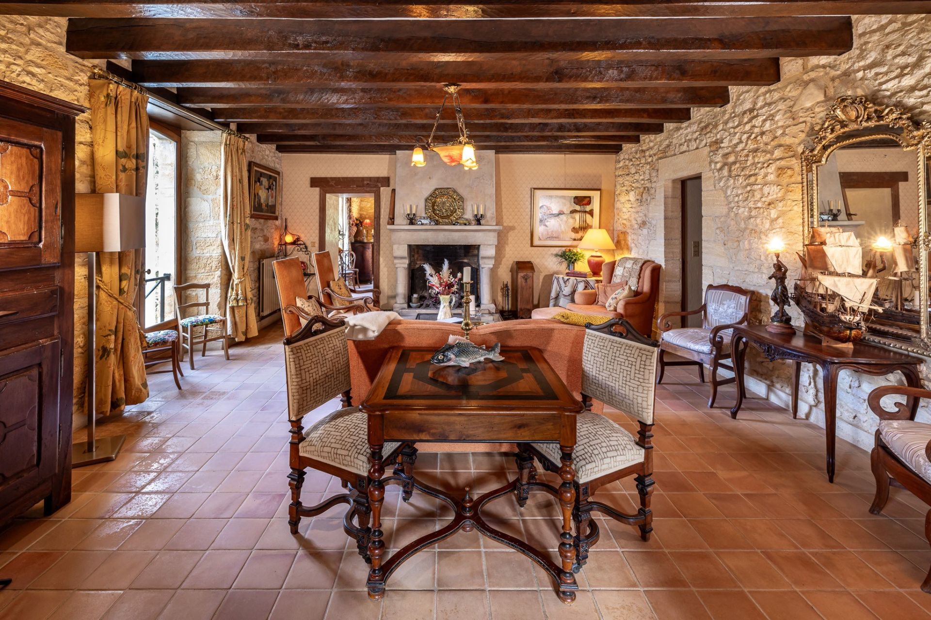 maison 12 Pièces en vente sur BEYNAC ET CAZENAC (24220)