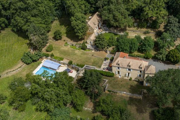 Vente Maison Beynac-et-Cazenac 12 Pièces 365 m²