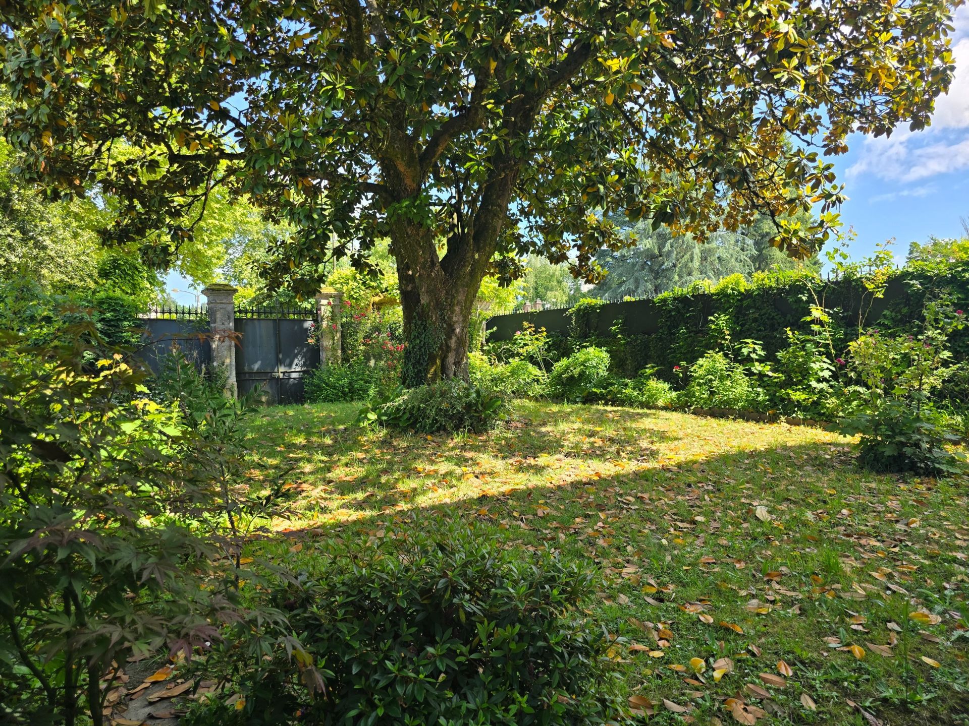 house 10 Rooms for sale on NONTRON (24300)