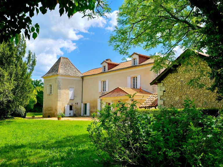 maison 13 Pièces en vente sur DOUCHAPT (24350)