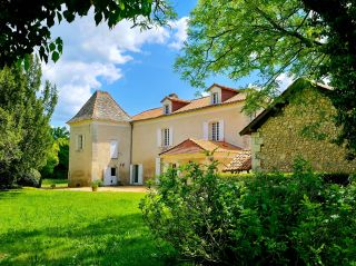 maison 13 Pièces en vente sur DOUCHAPT (24350)