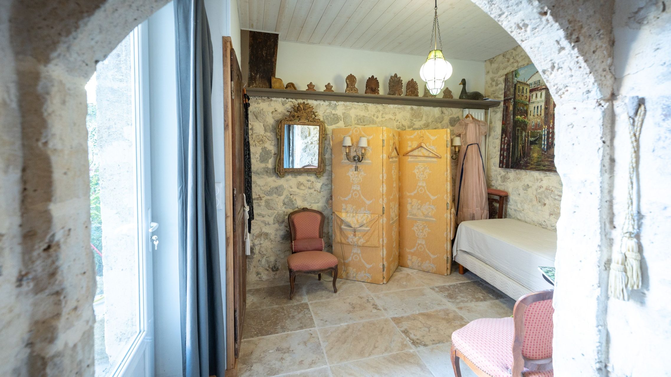 mansion 10 Rooms for sale on NERAC (47600)