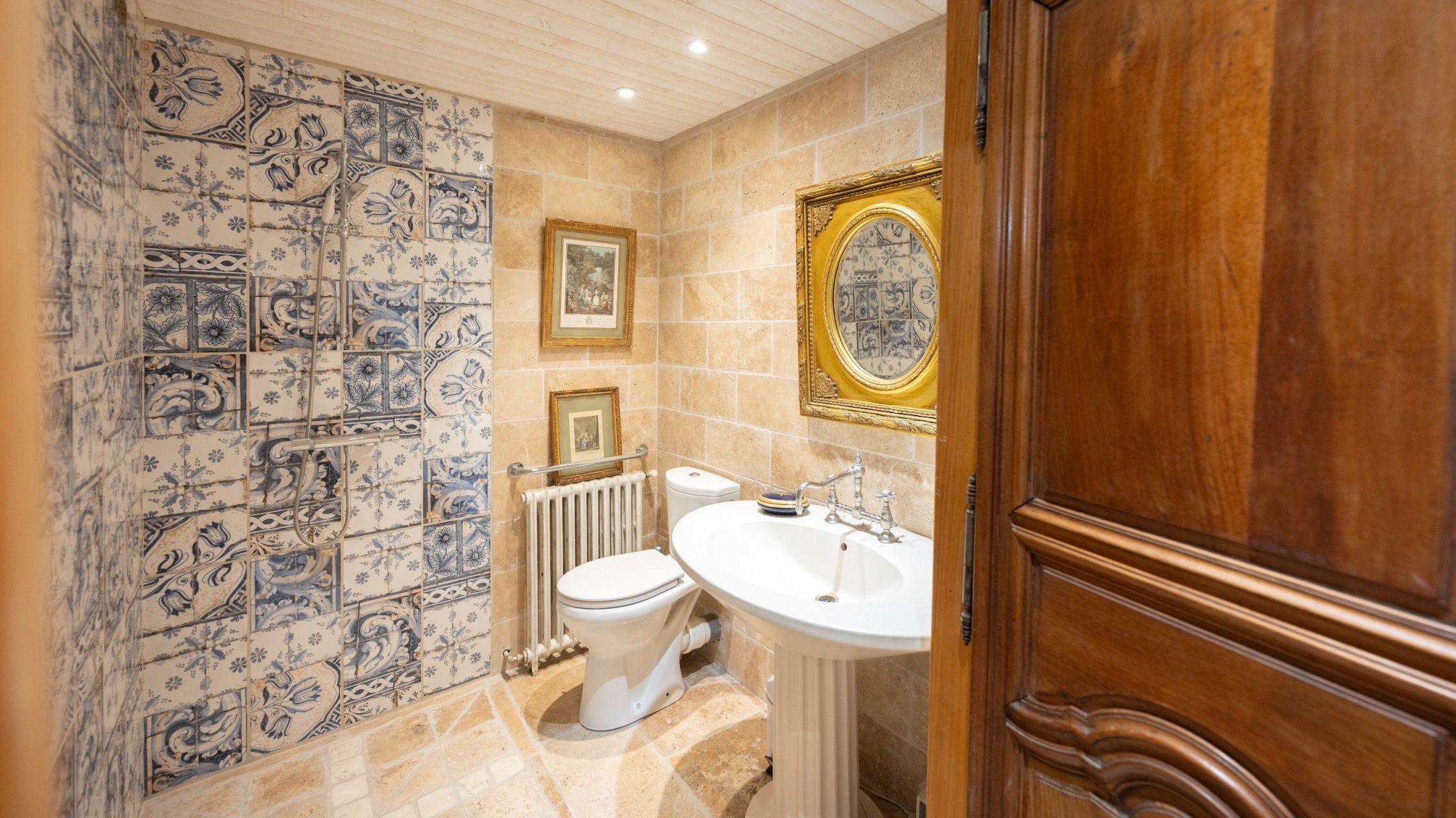 mansion 10 Rooms for sale on NERAC (47600)