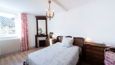 mansion 10 Rooms for sale on NERAC (47600)