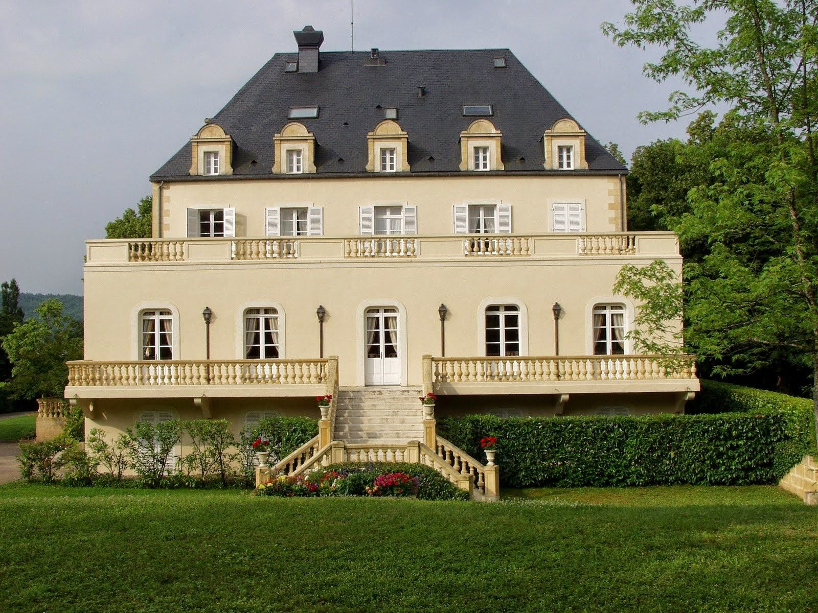 château 48 Pièces en vente sur MONTIGNAC LASCAUX (24290)