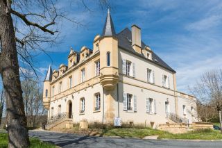 house 48 Rooms for sale on MONTIGNAC LASCAUX (24290)