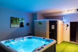 house 48 Rooms for sale on MONTIGNAC LASCAUX (24290)