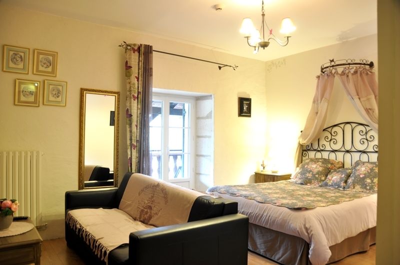 house 19 Rooms for sale on PERIGUEUX (24000)
