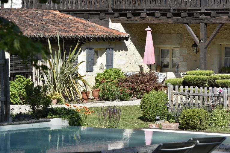 house 19 Rooms for sale on PERIGUEUX (24000)