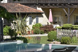 house 19 Rooms for sale on PERIGUEUX (24000)