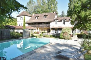 house 19 Rooms for sale on PERIGUEUX (24000)