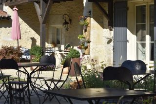 house 19 Rooms for sale on PERIGUEUX (24000)